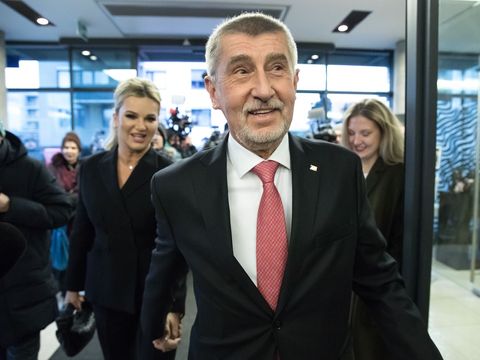 Babiš u nás agentem StB zůstane, archivy přepisovat nebudeme, tvrdí slovenský ústav