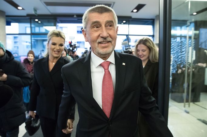 Andrej Babiš  přichází do volebního štábu. Záběr z pražského volebního štábu prezidentského kandidáta Andreje Babiše. 28. 1. 2023