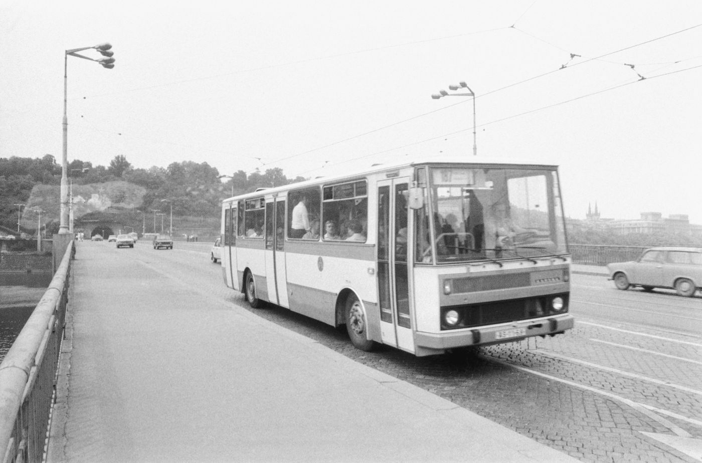 autobusy Praha historie