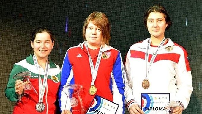 Denisa Bezděčná (uprostřed) se stala juniorskou mistryní Evropy.