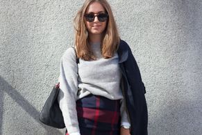 Móda z ulice: Podzim dorazil do Prahy. Co se nosí?