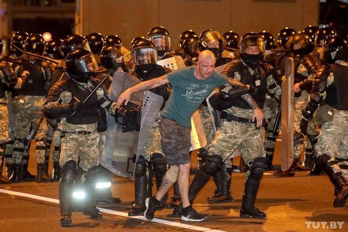 Povolební protesty v Minsku.