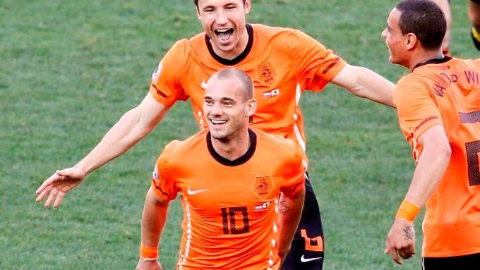 Střelec jediné branky Wesley Sneijder.