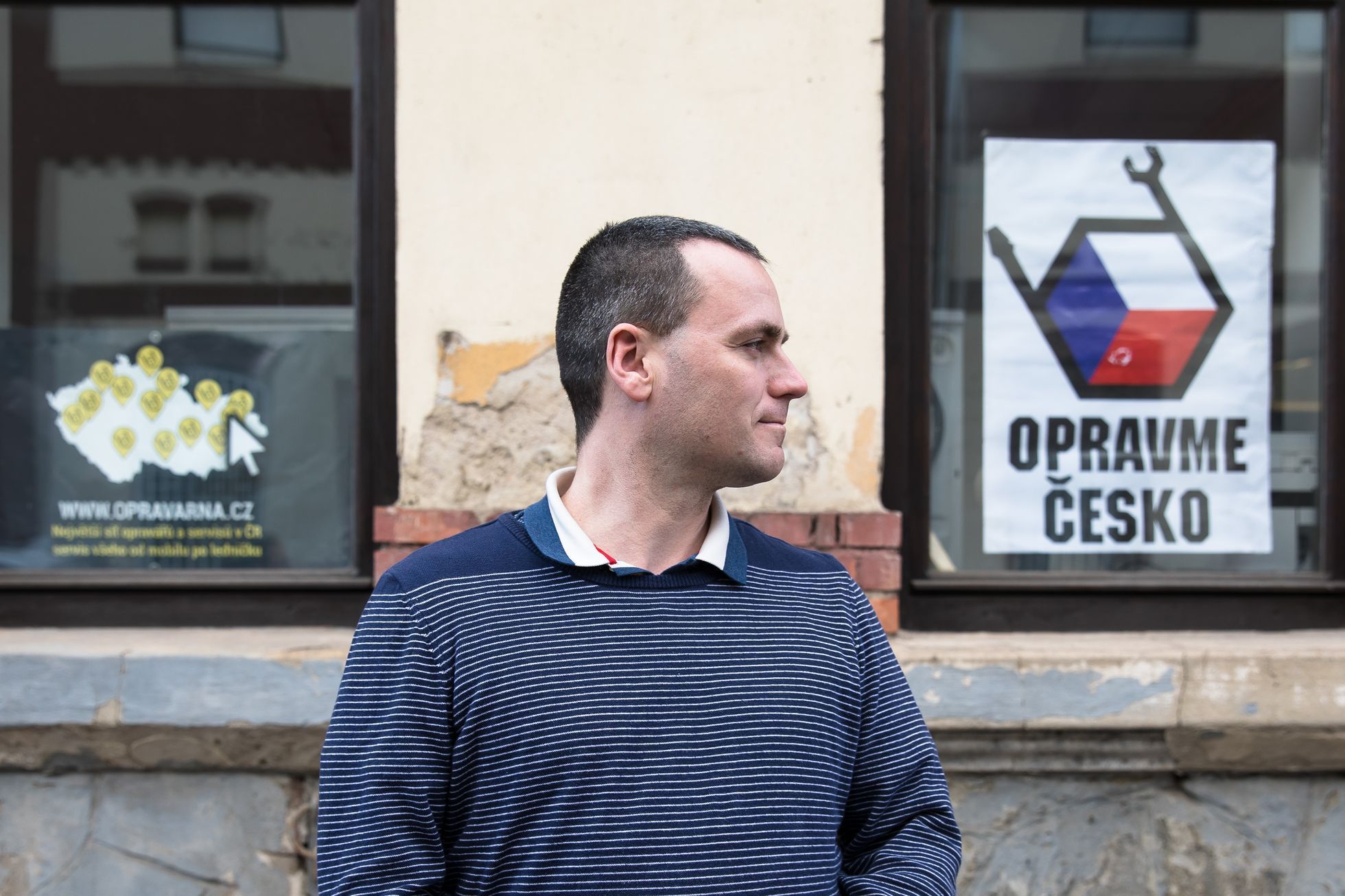 Opravárna Holešovice, obchod s vrácenou nebo opravenou elektronikou, pračky, běžecké pásy, Opravme Česko, zakladatel projektu Jan Charvát, cirkulární ekonomika