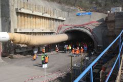 Berlín kritizují za drahé metro. Pražské stojí stejně