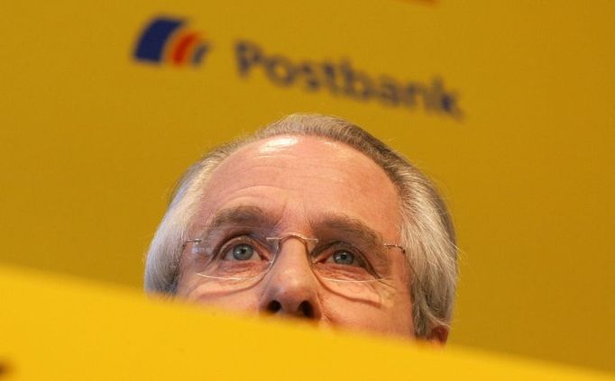 Klaus Zumwinkel, CEO of German postal and logistics group Deutsche Post AG addresses the company's annual news conference in Bonn in this March 14, 2006 file photo. Police raided the home and offices of Deutsche Post Chief Executive Klaus Zumwinkel February 14, 2008, a source close to the investigation told Reuters.German media reported earlier on Thursday that prosecutors were investigating Zumwinkel in relation to suspected tax evasion. REUTERS/Ina Fassbender/files