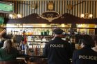 Podniky v centru Prahy budou muset v noci zavírat dřív, schválili radní