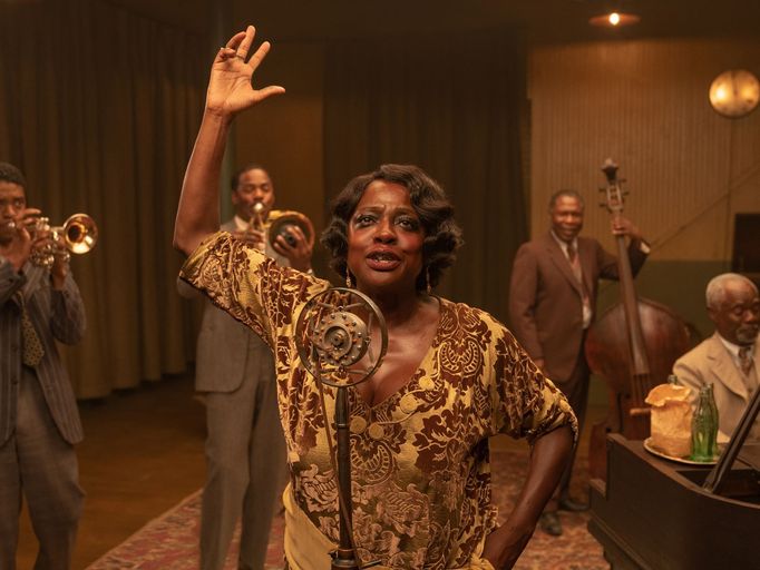 Chadwick Boseman jako Levee, Colman Domingo v roli Cutlera, Viola Davisová coby Ma Rainey, Michael Potts jako Slow Drag a Glynn Turman jako Toledo.