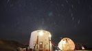 A view of the night sky above the Mars Desert Research Station (MDRS) is seen outside Hanksville in the Utah desert March 2, 2013. The MDRS aims to investigate the possibility of a human exploration of Mars and takes advantage of the Utah desert's Mars-like terrain to simulate working conditions on the red planet. Scientists, students and enthusiasts work together to develop field tactics and study the terrain while wearing simulated spacesuits and carrying air supply packs. They live together in a small communication base with limited space and supplies. Picture taken March 2, 2013. REUTERS/Jim Urquhart (UNITED STATES - Tags: SCIENCE TECHNOLOGY SOCIETY ENVIRONMENT TPX IMAGES OF THE DAY) ATTENTION EDITORS: PICTURE 1 OF 31 FOR PACKAGE 'MARS IN THE DESERT' SEARCH 'JIM MARS' FOR ALL IMAGES Published: Bře. 11, 2013, 2:01 odp.