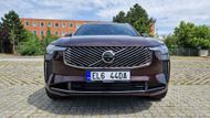 Volvo loni na podzim uvedlo na český trh omlazenou verzi svého vlajkového modelu XC90. Ten se dočkal upraveného designu exteriéru i interiéru.
