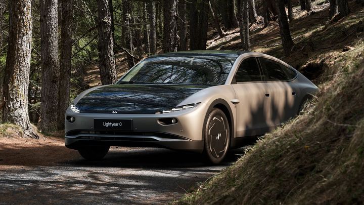 Auto poháněné sluncem míří do výroby. Nizozemský Lightyear 0 stojí šest milionů; Zdroj foto: Lightyear