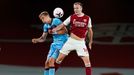 Tomáš Souček a Rob Holding v zápase Arsenal - West Ham United