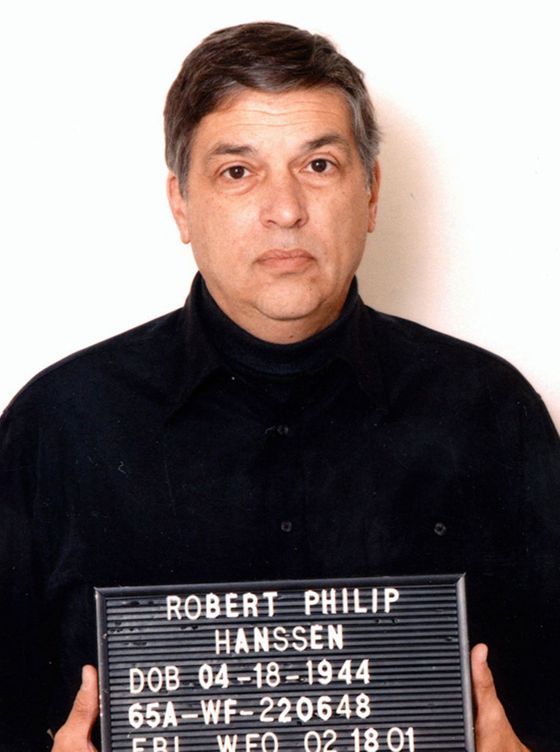 Snímek Roberta Hanssena těsně po jeho zatčení v únoru 2001.
