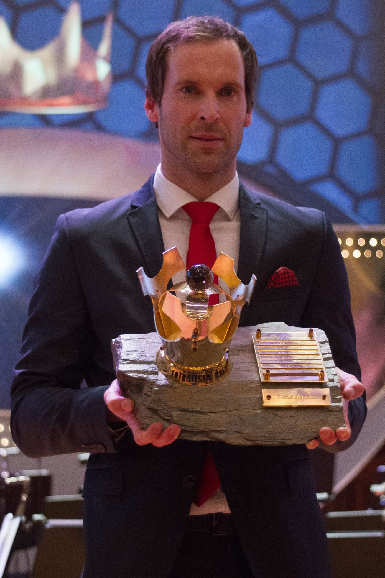 Fotbalista roku 2015: Petr Čech s vítěznou trofejí