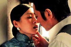 Psychopati, Hoffmanův debut a čínská erotická imitace