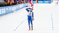 Vedoucí muž SP Fourcade na poslední střelnici neminul a o vítězi bylo rozhodnuto.