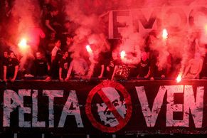 FOTO Na Letné nic nového: "Pelta ven" a vítězství