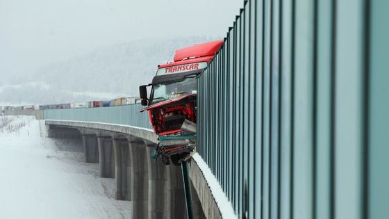 Foto: Hromadná nehoda 12 kamionů na D8