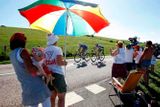 Diváci povzbuzovali i během 12. etapy Tour de France.