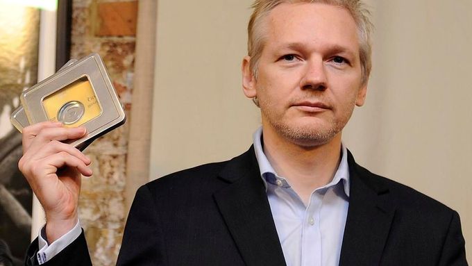 Převezme si  důchovní otec WikiLeaks Julian Assange i Nobelovu cenu míru?