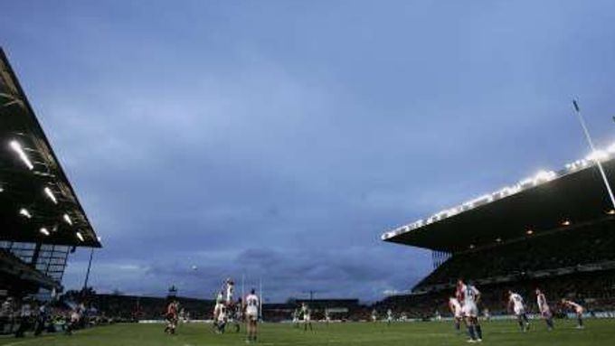 Pohled na stadion Lansdowne Road při přípravném ragbyovém zápase Irska proti Pacifickým ostrovům.