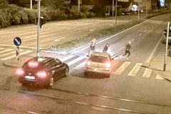 Policie zveřejnila drastické video z Brna. Dávejte pozor, apeluje na chodce