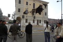 Zemětřesení v severní Itálii, jsou mrtví a zranění