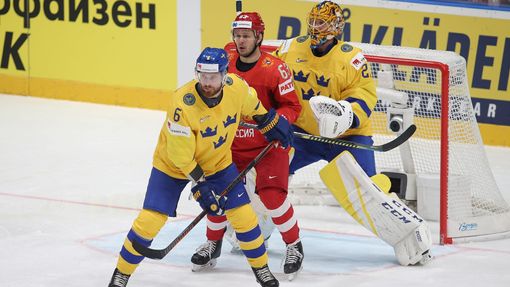Adam Larsson a Jevgenij Dadonov v zápase Rusko - Švédsko na MS 2019