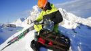 Austrian freeride skier Christoph Ebenbichler checks his avalanche rescue kit prior to a freeride skiing tour on Seegrube mountain in Innsbruck December 30, 2012. Backcountry or freeride skiers ski away from marked slopes with no set course or goals, in untamed snow, generally in remote mountainous areas. Picture taken December 30, 2012. REUTERS/ Dominic Ebenbichler (AUSTRIA - Tags: SPORT SKIING SOCIETY) Published: Led. 21, 2013, 10:17 dop.