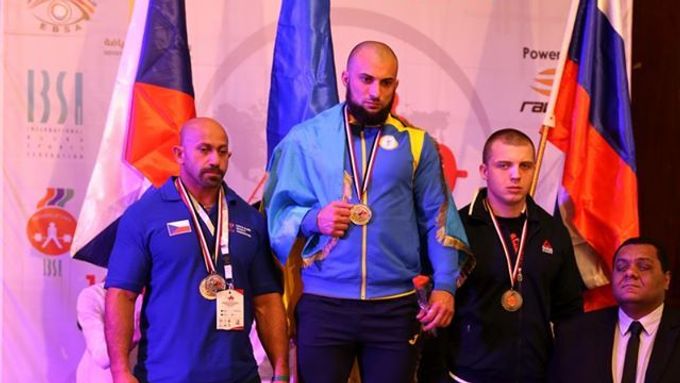 Zleva Martin Biháry, vítězný Ukrajinec Olexandr Chernobai a Aleksei Larin z Ruska.