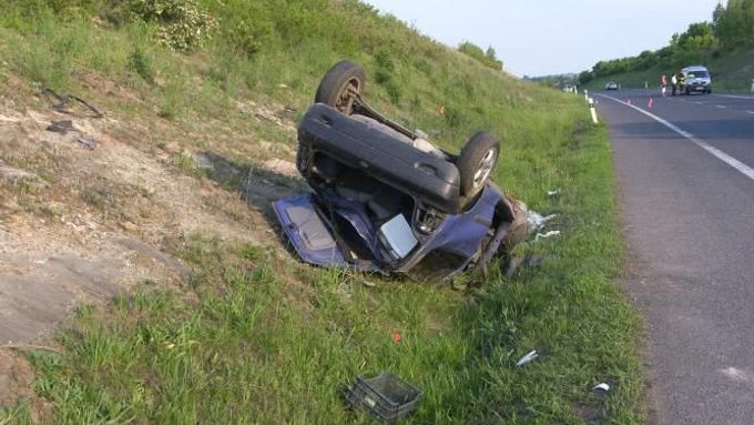 Na následky zranění zemřel pětadvacetiletý řidič.