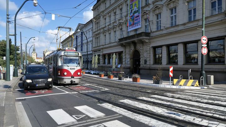 Scheinherr prý zrychlil tramvaje na nábřeží. A kdo je zrychlil na Malé Straně?