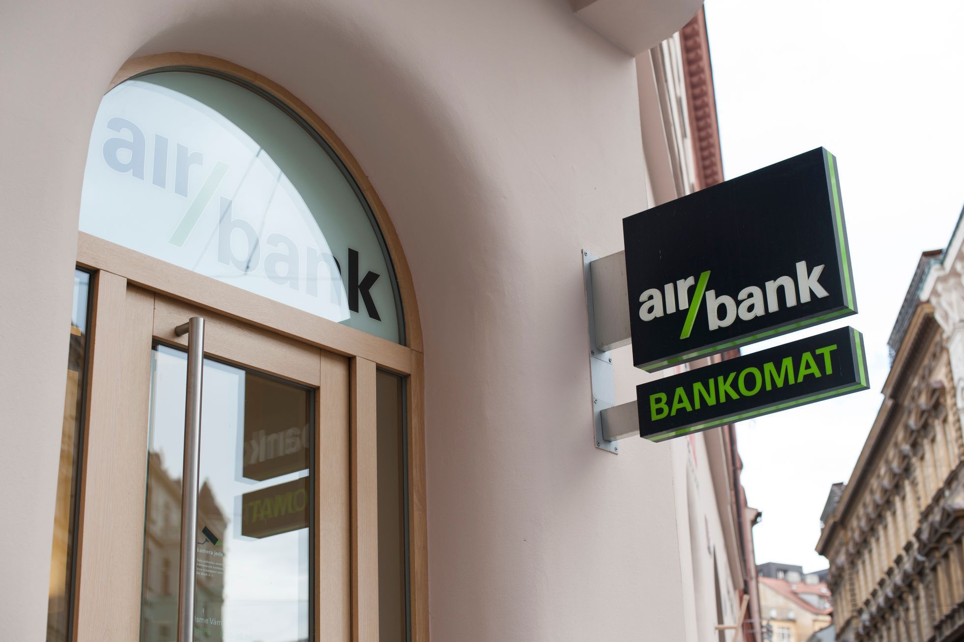 ilustrační fotografie, banka, Air bank, bankomat, 2017