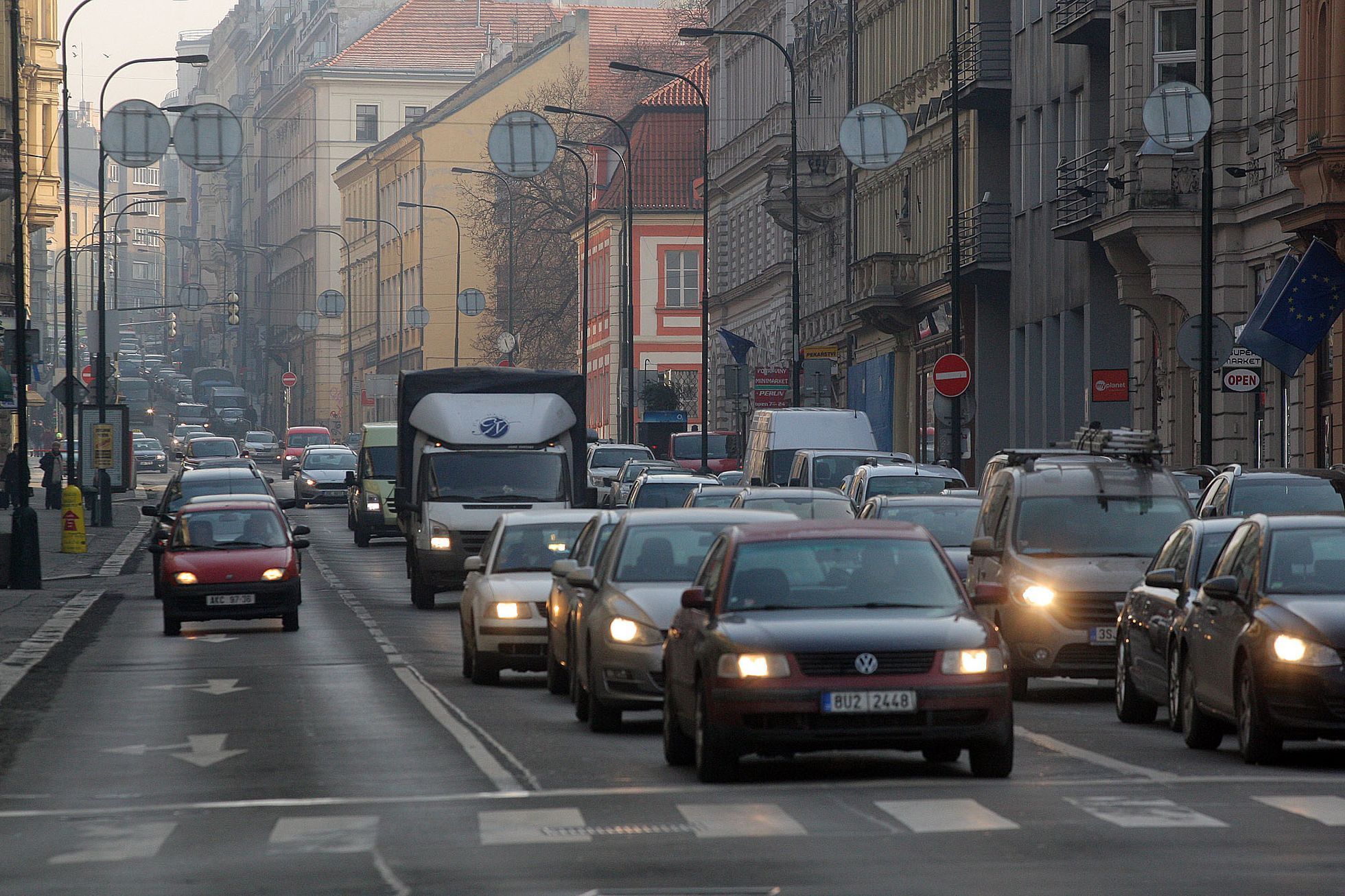 Praha ve smogu zahalena