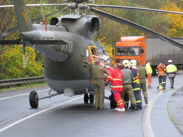 Pět zraněných po srážce dvou aut
