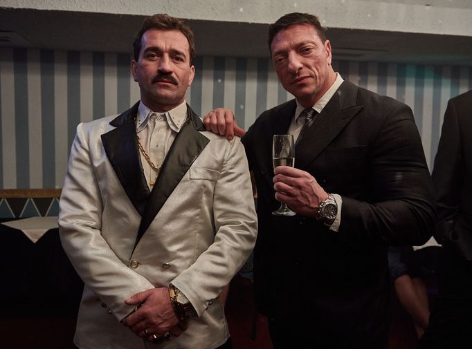 Milan Ondrík coby Mikuláš Černák a Gustáv Dietz jako Lojzo.