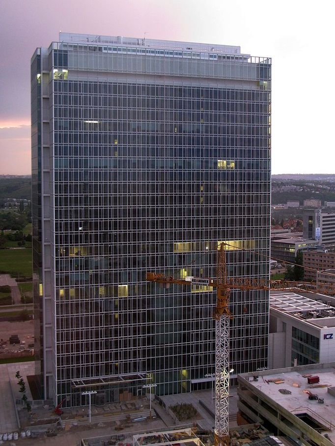 City Tower, nejvyšší český (k 1.4.2012)a pražský mrakodrap. 27 pater, stavební výška 109 metrů,výška nejvyššího bodu 1116 metrů.