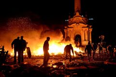 Ukrajina vzpomíná na oběti krvavých střetů. Demonstrace se před 5 lety změnily v boje