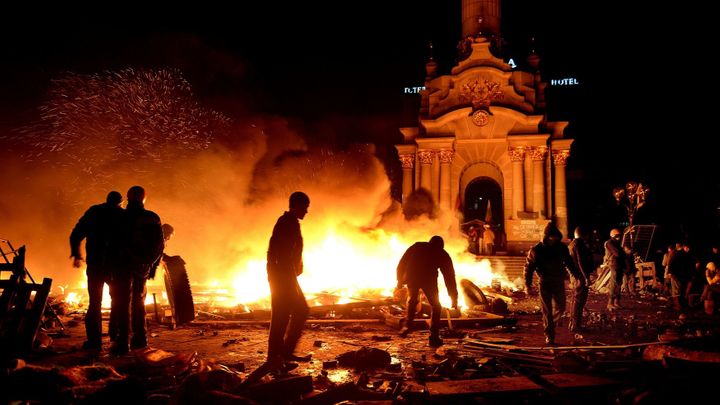 Ukrajina vzpomíná na oběti krvavých střetů. Demonstrace se před 5 lety změnily v boje