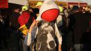 A youth, with a ball in his hoodie, gestures during the 75th anniversary celebration of the Golden Gate Bridge in San Francisco, California May 27, 2012. REUTERS/Robert Galbraith (UNITED STATES - Tags: ANNIVERSARY SOCIETY) Published: Kvě. 28, 2012, 5:47 dop.