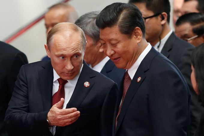 Prezidenti Ruska a Číny Vladimir Putin a Si Ťin-pching v Šanghaji. (21. května 2014)
