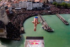 Český superman skáče z 27 metrů. Z výšek mám strach, říká