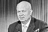 Nikitu Chruščova v roce 1964 svrhlo jeho okolí v čele s Leonidem Brežněvem. Bývalý lídr SSSR pak žil v ústraní na své dače až do roku 1971, kdy zemřel.
