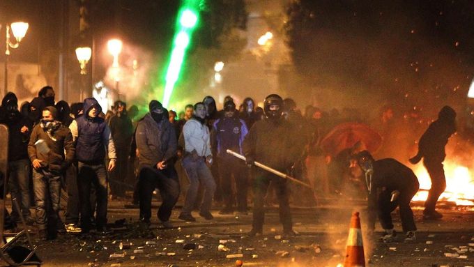 Řekové ventilovali svůj hněv, policie se střetla s mladými demonstranty.