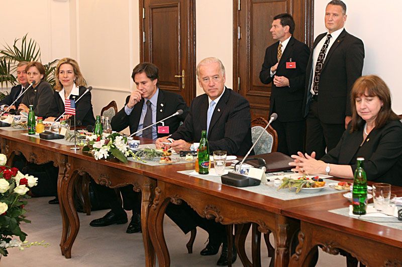 Joe Biden na návštěvě u premiéra Fishera Popis:
