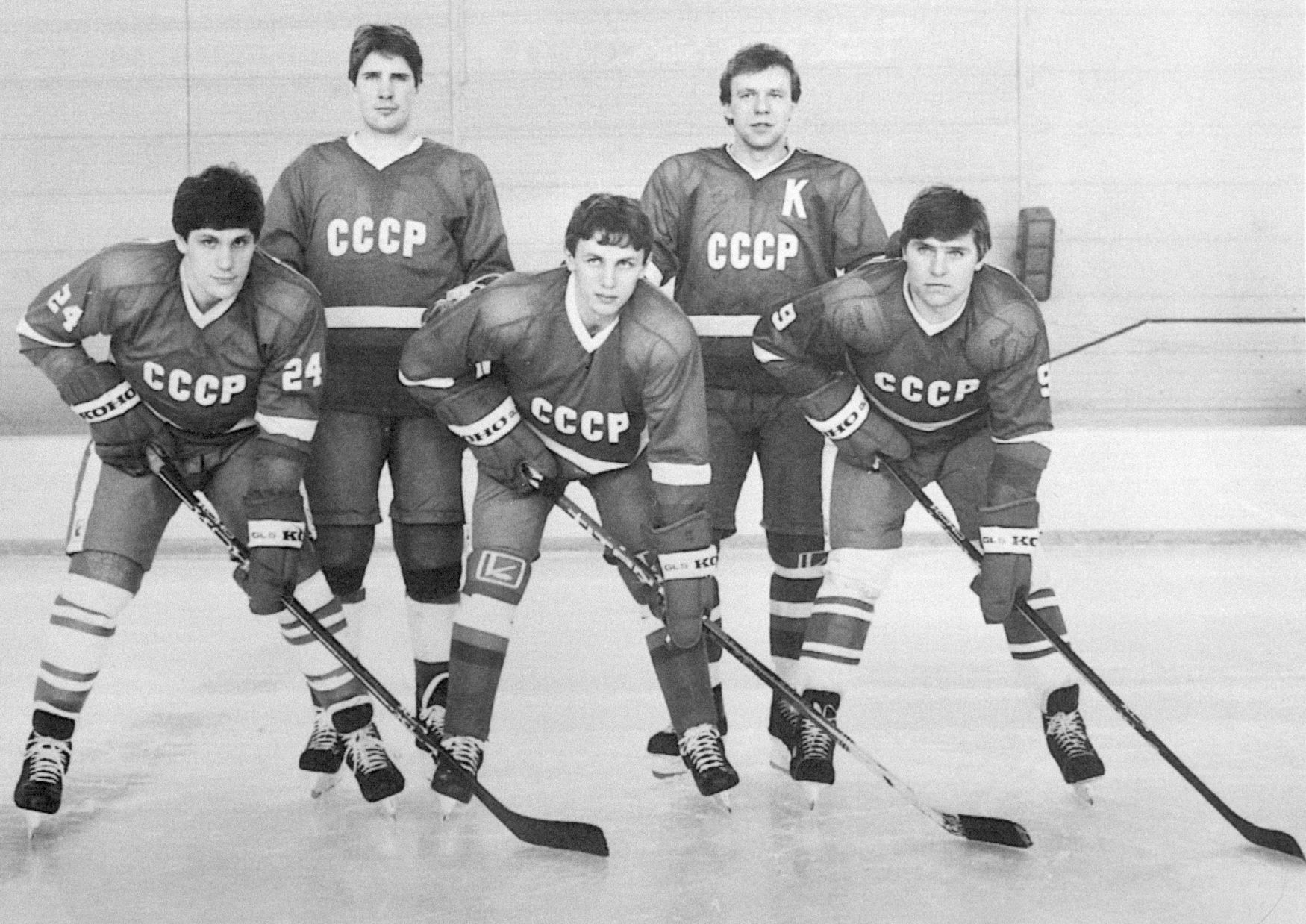 MS v hokeji 1985 v Praze: Sovětská pětka (zprava) Vladimir Krutov, Vjačeslav Fetisov, Igor Larionov, Alexej Kasatonov, Sergej Makarov