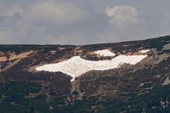 V Krkonoších roztálo sněhové pole zvané Mapa republiky o týden později než loni