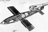 Dobovou "řízenou střelu" připomínající spíše "roboletoun" poháněl pulzační motor s frekvencí zhruba 50 zážehů za vteřinu. Za druhé světové války ji světu představil nacistický Wehrmacht.