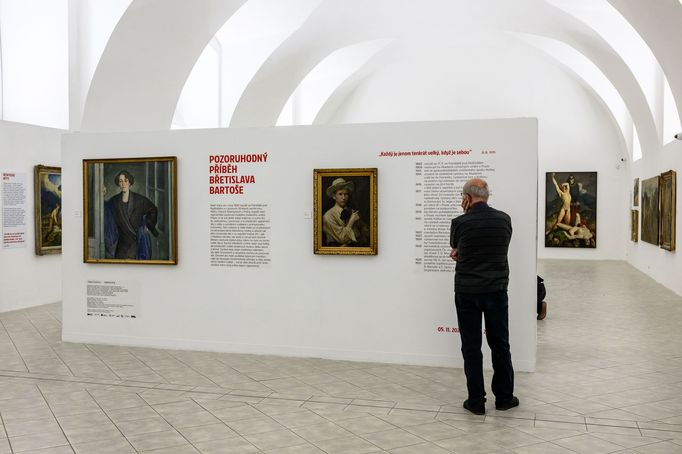 Pohled do výstavy děl Břetislava Bartoše v roudnické galerii.