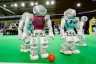 I roboti mají šampionát ve fotbale. RoboCup právě vrcholí